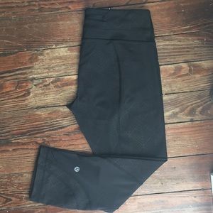 Lululemon Inspire Crops black print size 6